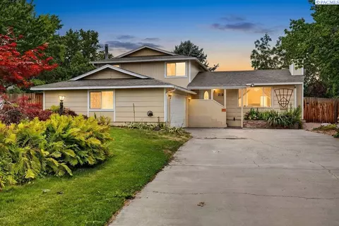 2105 Pheasant Ln, West Richland, WA 99353