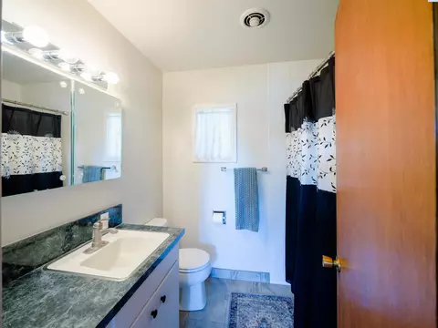 Bath - 1205 NW Clifford St, Pullman, WA 99163 photo 1 of 4