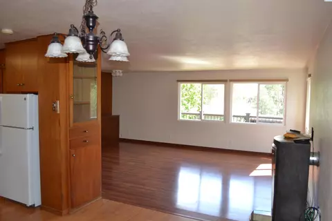 Living - 1205 NW Clifford St, Pullman, WA 99163 photo 5 of 6