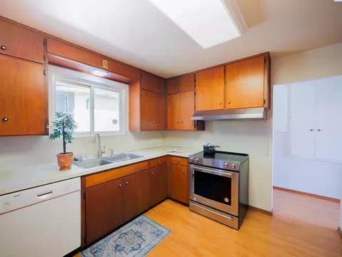 Kitchen - 1205 NW Clifford St, Pullman, WA 99163 photo 1 of 3