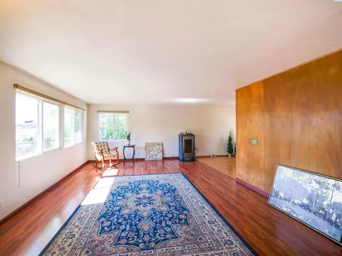 Living - 1205 NW Clifford St, Pullman, WA 99163 photo 2 of 3