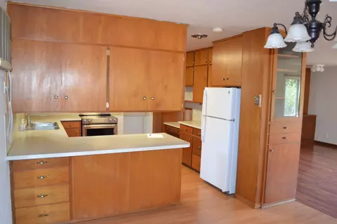 Kitchen - 1205 NW Clifford St, Pullman, WA 99163 photo 6 of 9