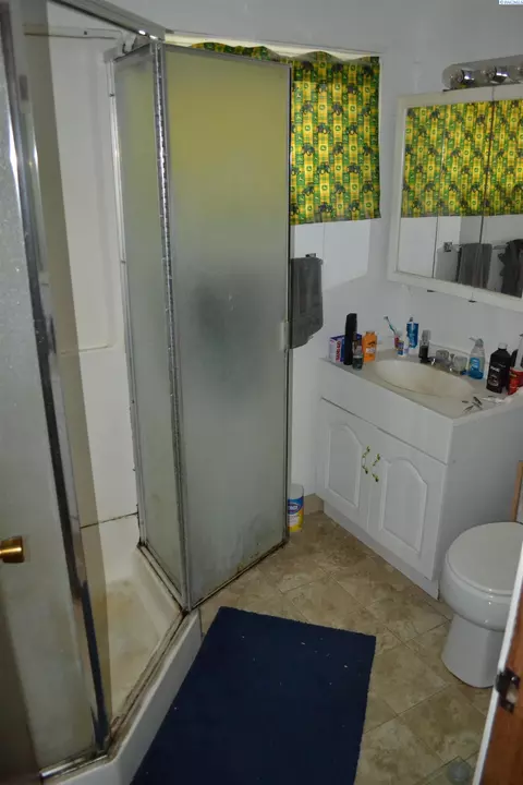 Bath - 1205 NW Clifford St, Pullman, WA 99163 photo 5 of 5