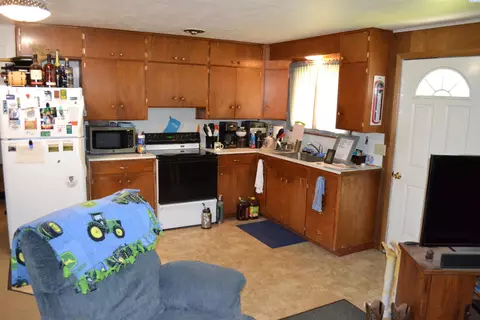 Kitchen - 1205 NW Clifford St, Pullman, WA 99163 photo 9 of 9
