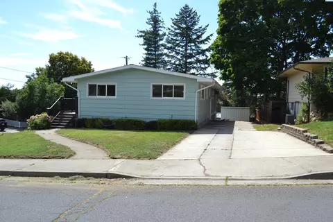 Exterior - 1205 NW Clifford St, Pullman, WA 99163 photo 3 of 9