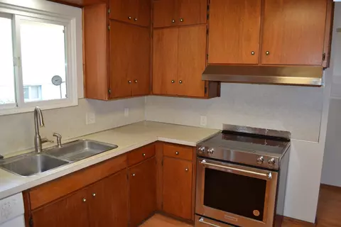 Kitchen - 1205 NW Clifford St, Pullman, WA 99163 photo 4 of 9