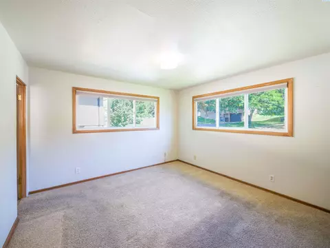 Bedroom - 1205 NW Clifford St, Pullman, WA 99163 photo 5 of 7