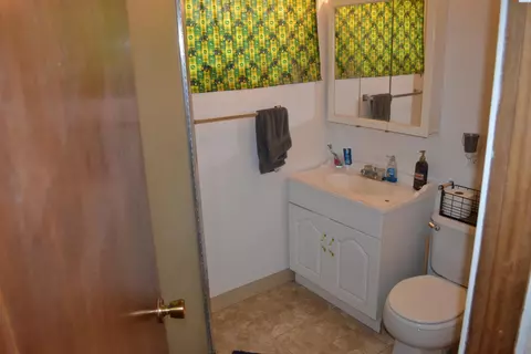 Bath - 1205 NW Clifford St, Pullman, WA 99163 photo 4 of 5