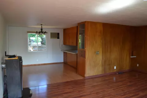 Living - 1205 NW Clifford St, Pullman, WA 99163 photo 4 of 6