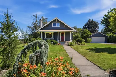 106 7th St, Prosser, WA 99350