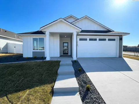 2560 Clark Ridge Dr, Richland, WA 99352