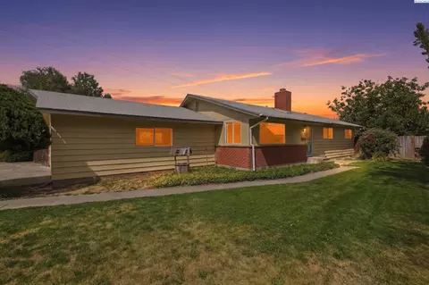 2015 S Dayton, Kennewick, WA 99337