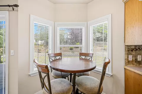 Dining - 610 SW Sundance, Pullman, WA 99163 photo 2 of 2