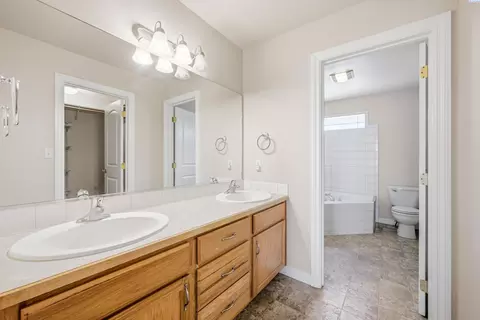 Bath - 610 SW Sundance, Pullman, WA 99163 photo 1 of 3