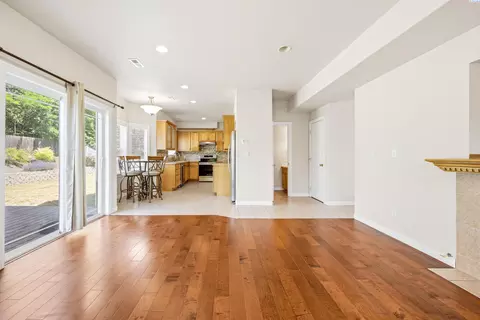 Living - 610 SW Sundance, Pullman, WA 99163 photo 9 of 11