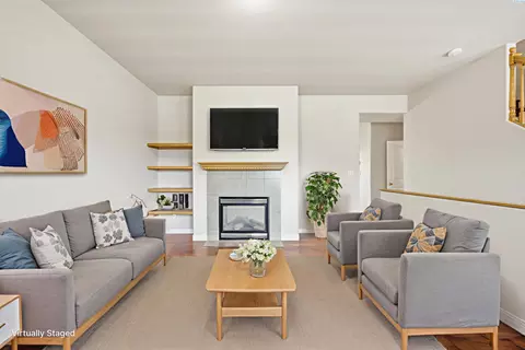 Living - 610 SW Sundance, Pullman, WA 99163 photo 2 of 11