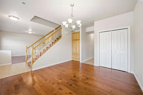 Living - 610 SW Sundance, Pullman, WA 99163 photo 5 of 11