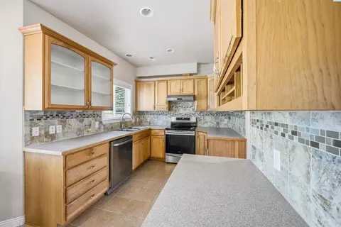 Kitchen - 610 SW Sundance, Pullman, WA 99163 photo 4 of 4