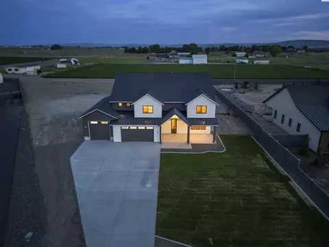 1 Lily Ln, Pasco, WA 99301