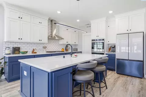 Kitchen - 8317 Silver Mound Dr, Pasco, WA 99301 photo 6 of 9