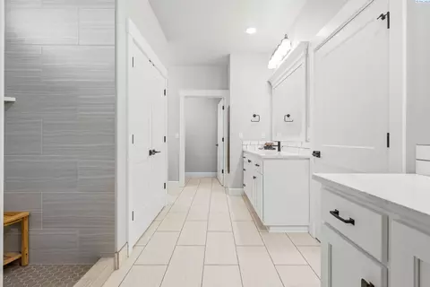 Bath - 8317 Silver Mound Dr, Pasco, WA 99301 photo 3 of 6