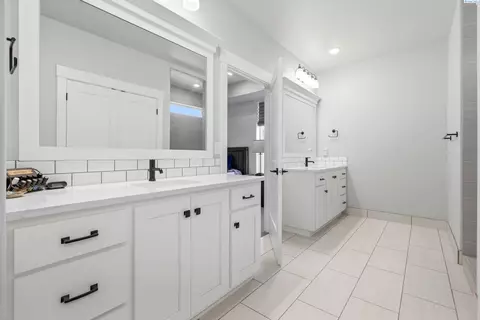 Bath - 8317 Silver Mound Dr, Pasco, WA 99301 photo 6 of 6