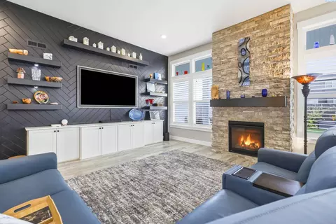 Living - 8317 Silver Mound Dr, Pasco, WA 99301 photo 2 of 4