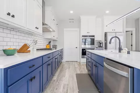 Kitchen - 8317 Silver Mound Dr, Pasco, WA 99301 photo 7 of 9
