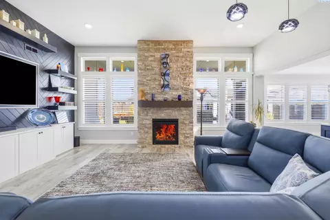 Living - 8317 Silver Mound Dr, Pasco, WA 99301 photo 1 of 4