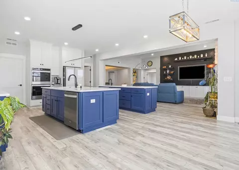 Kitchen - 8317 Silver Mound Dr, Pasco, WA 99301 photo 8 of 9
