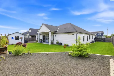 Exterior - 8317 Silver Mound Dr, Pasco, WA 99301 photo 4 of 8