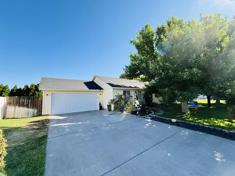 4780 Thrush Ln, West Richland, WA 99353