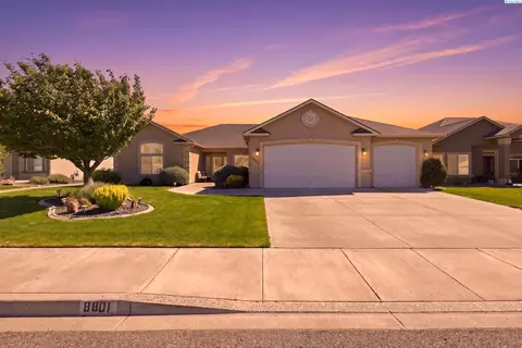 8801 W Clearwater Pl, Kennewick, WA 99336