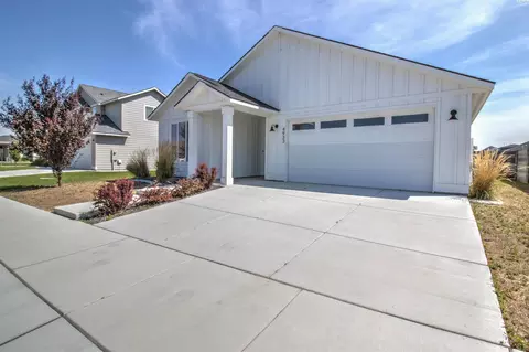 4933 White Dr, Richland, WA 99352