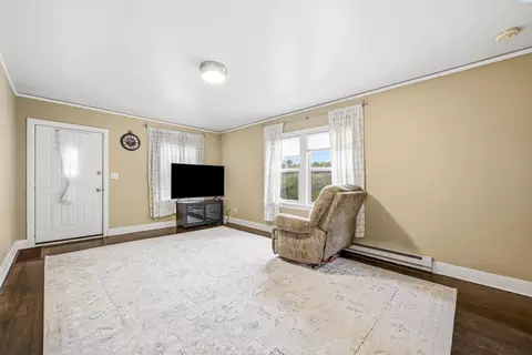Living - 225 SW Blaine St, Pullman, WA 99163 photo 1 of 3