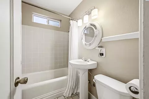 Bath - 225 SW Blaine St, Pullman, WA 99163 photo 1 of 2