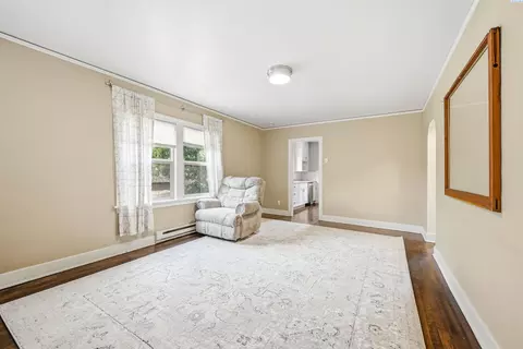 Living - 225 SW Blaine St, Pullman, WA 99163 photo 2 of 3