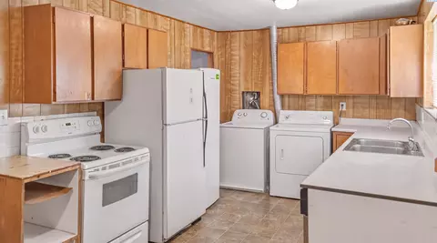 Kitchen - 1625 NE Whealand, Pullman, WA 99163 photo 2 of 3