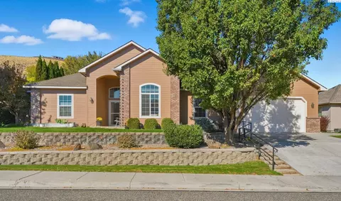 144 Bear Dr, Richland, WA 99352
