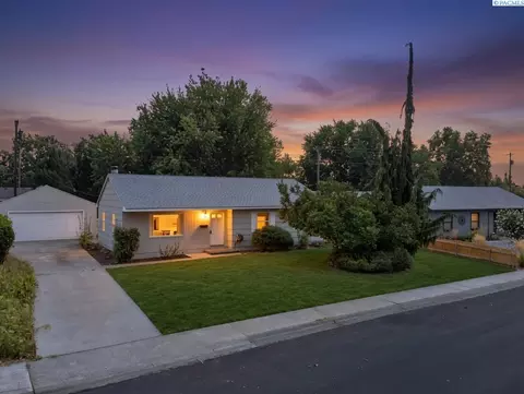 704 Cedar Ave, Richland, WA 99352