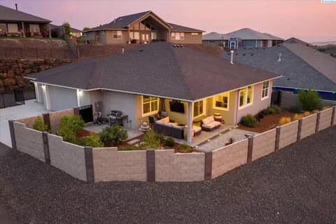 6747 Collins Rd, West Richland, WA 99353