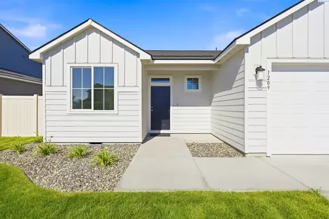 1209 17th St, Benton City, WA 99320