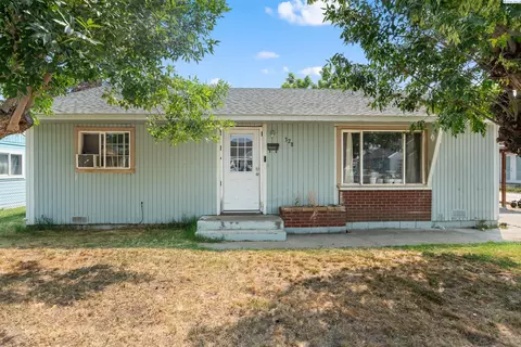 328 N 10th St, Sunnyside, WA 98944