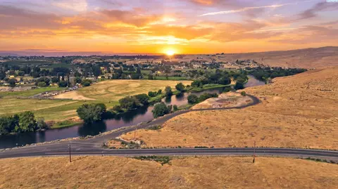 11903 E Ruppert Rd, Benton City, WA 99320