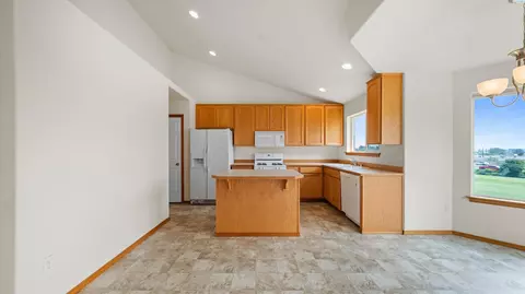 Kitchen - 146 Henley Dr, Pasco, WA 99301 photo 2 of 4