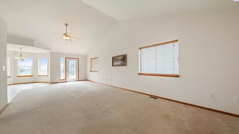 Living - 146 Henley Dr, Pasco, WA 99301 photo 1 of 4