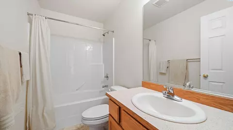 Bath - 146 Henley Dr, Pasco, WA 99301 photo 1 of 2