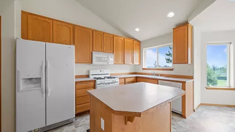 Kitchen - 146 Henley Dr, Pasco, WA 99301 photo 3 of 4