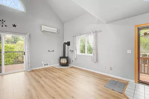 Living - 510 NW State St, Pullman, WA 99163 photo 1 of 1
