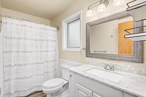 Bath - 510 NW State St, Pullman, WA 99163 photo 1 of 1